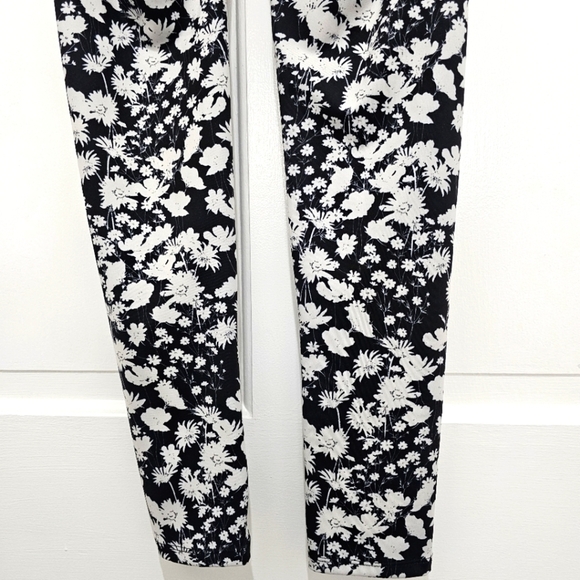 Free People Movement Lose Control Wrap Leggings Black & White Floral Size XS - Picture 13 of 15